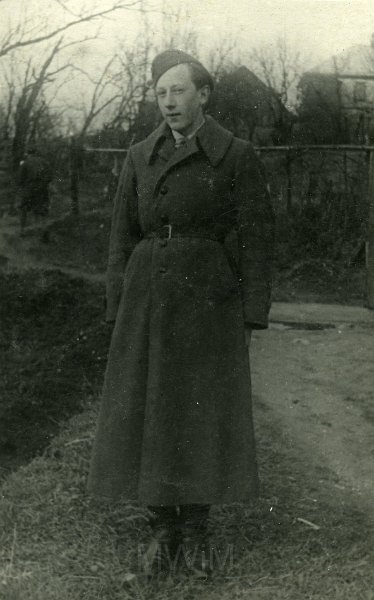 KKE 4995.jpg - Fot. Portret. Żołnierz Tadeusz Kobordo – syn Marii Kobordo (z domu Strumiłło), Osthofen, 28 X 1943 r.